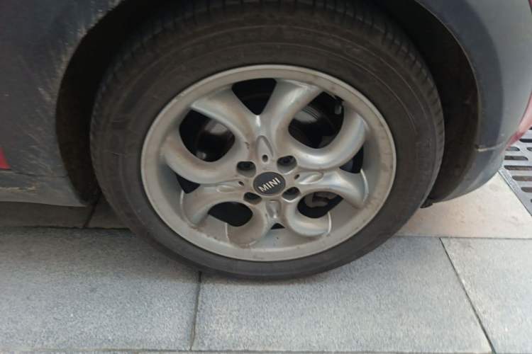 Used MINI 2012 1.6L COOPER Bayswater Right Front Wheel Hub