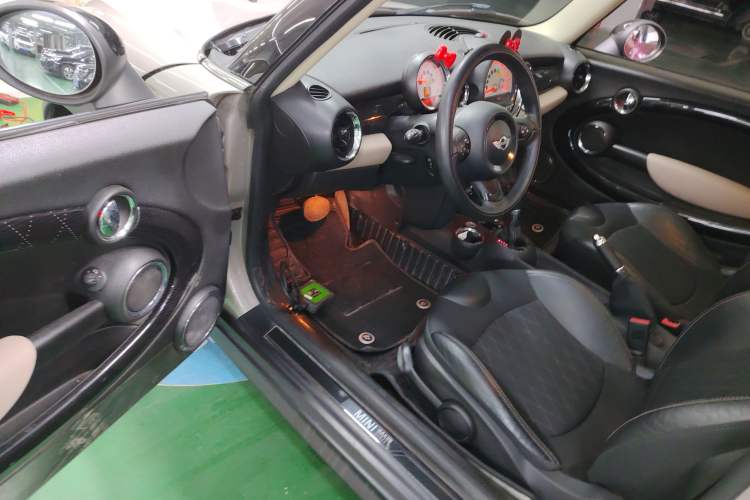 Used MINI 2012 1.6T COOPER S Bayswater Driver Seat