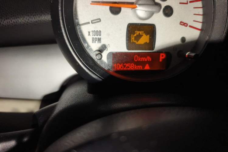 Used MINI 2012 1.6L COOPER Baker Street Odometer Close Up