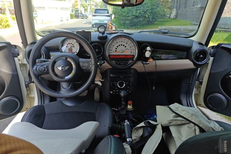 Used MINI 2012 1.6L COOPER Baker Street Center Console