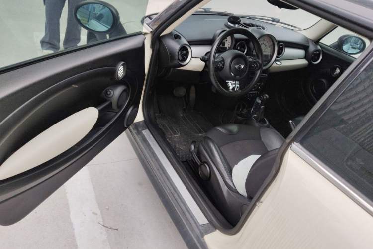 Used MINI 2012 1.6L China Olympic Commemorative Edition Driver Seat