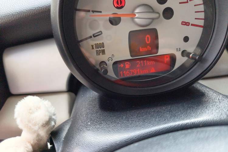 Used MINI 2012 1.6L COOPER Baker Street Odometer Close Up