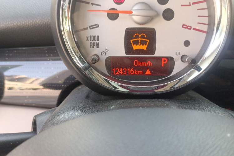 Used MINI 2012 1.6L COOPER Baker Street Odometer Close Up