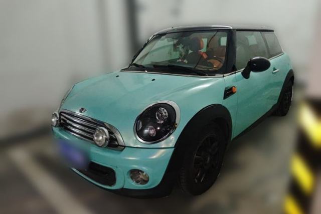 Ojetý MINI 2013 1.6L ONE Limited Edition Second Version