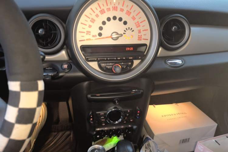 Used MINI 2013 1.6L ONE Limited Edition Second Version Audio And AC Panel