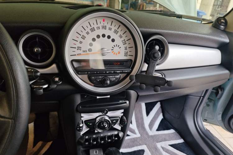 Used MINI 2013 1.6L ONE Limited Edition Second Version Audio And AC Panel