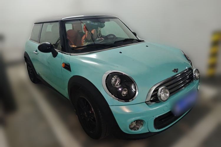 Used MINI 2013 1.6L ONE Limited Edition Second Version Front Right 45 Deg