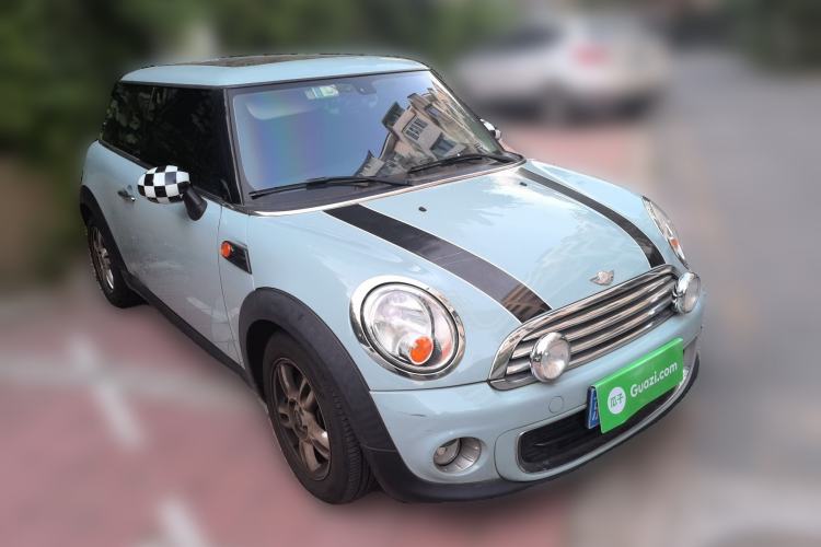 Used MINI 2013 1.6L ONE Limited Edition Second Version Front Right 45 Deg