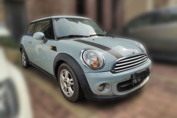 Used MINI 2013 1.6L ONE Limited Edition Second Version Front Right 45 Deg
