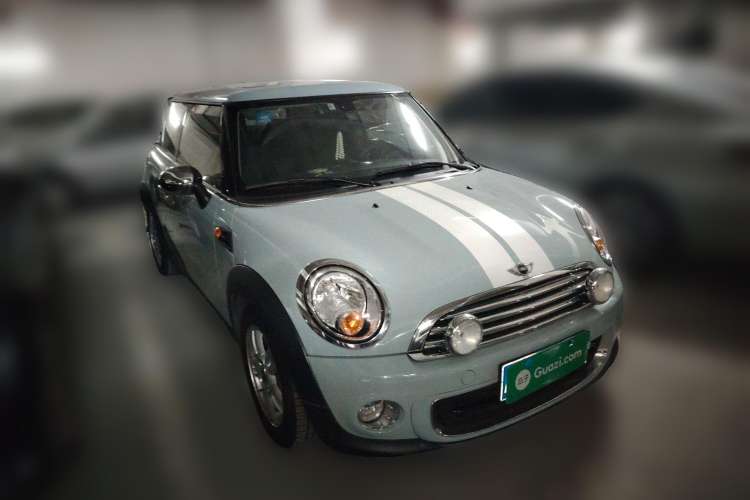 Used MINI 2013 1.6L ONE Limited Edition Third Version Front Right 45 Deg