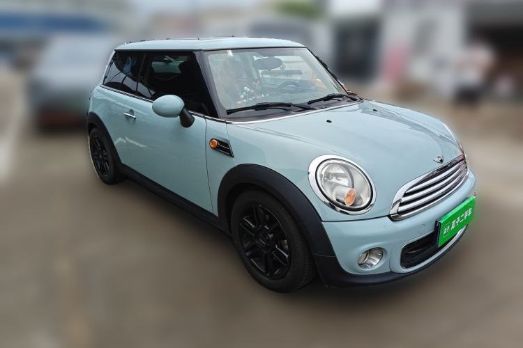 Used MINI 2013 1.6L ONE Limited Edition First Version Front Right 45 Deg