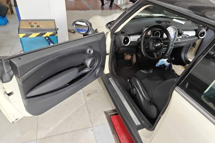 Used MINI 2013 1.6L ONE Limited Edition Third Version Driver Seat