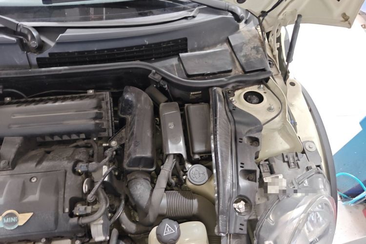 Used MINI 2013 1.6L ONE Limited Edition Third Version Engine Bay Left