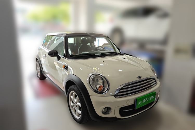 Used MINI 2013 1.6L ONE Limited Edition Third Version Front Right 45 Deg