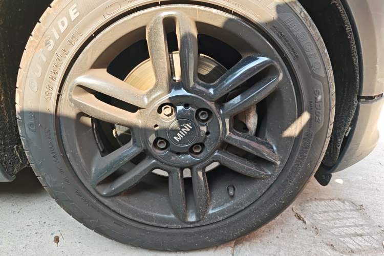 Used MINI 2013 1.6L ONE Limited Edition First Version Right Front Wheel Hub