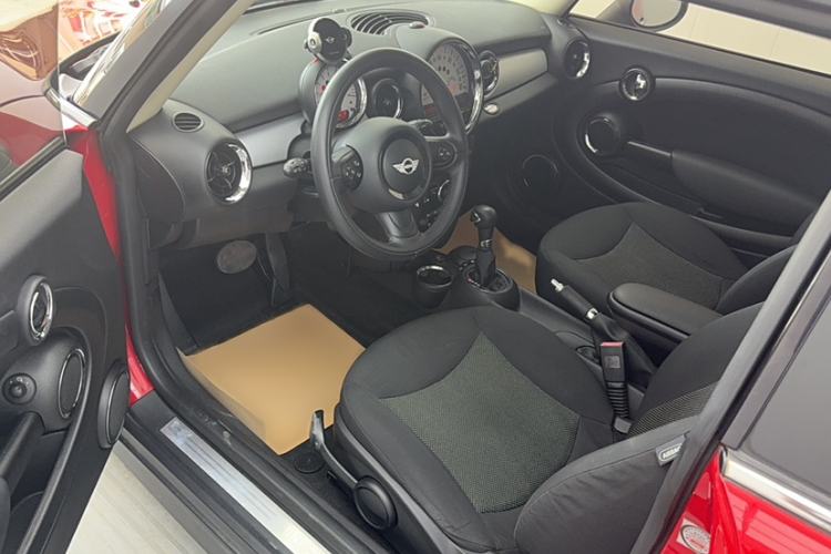 Used MINI 2013 1.6L ONE Limited Edition Third Version Interior 12