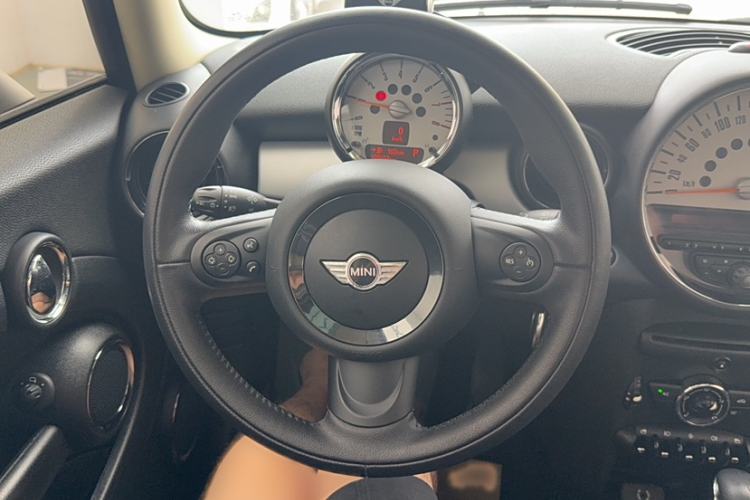 Used MINI 2013 1.6L ONE Limited Edition Third Version Interior 4