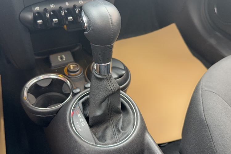 Used MINI 2013 1.6L ONE Limited Edition Third Version Interior 5