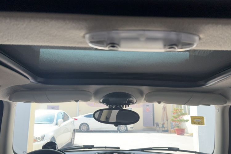 Used MINI 2013 1.6L ONE Limited Edition Third Version Interior 6