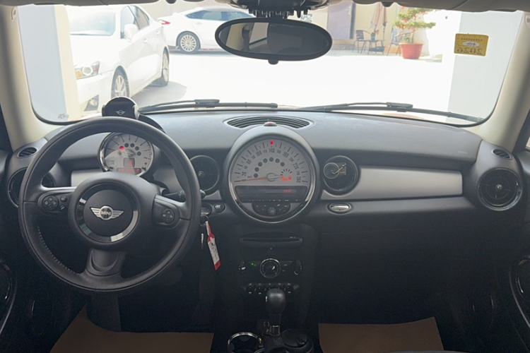 Used MINI 2013 1.6L ONE Limited Edition Third Version Interior 9