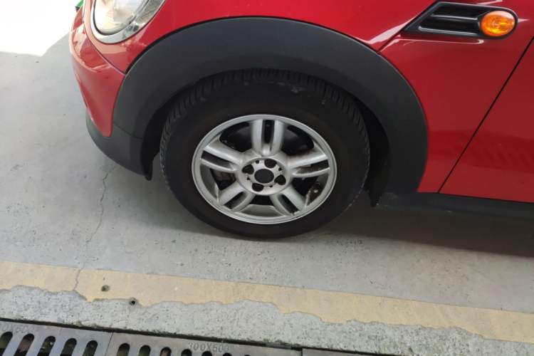 Used MINI 2013 1.6L ONE Limited Edition Second Version Left Front Wheel Hub