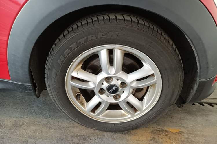Used MINI 2013 1.6L ONE Limited Edition Third Version Right Front Wheel Hub
