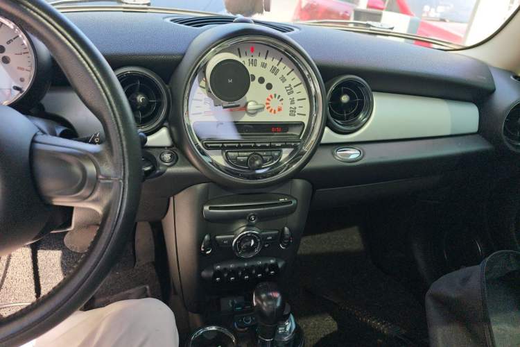 Used MINI 2013 1.6L ONE Limited Edition First Version Audio And AC Panel