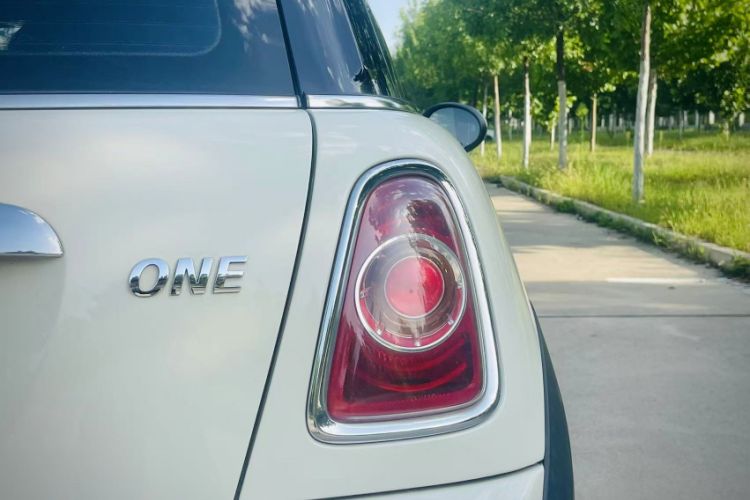 Used MINI 2013 1.6L ONE Limited Edition Third Version Exterior 6