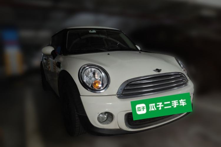 Used MINI 2013 1.6L ONE Limited Edition First Version Front Right 45 Deg
