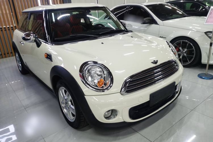 Used MINI 2013 1.6L ONE Limited Edition Third Version Front Right 45 Deg
