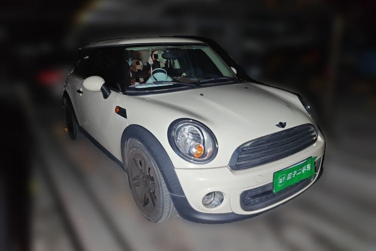 Used MINI 2013 1.6L ONE Limited Edition First Version Front Right 45 Deg