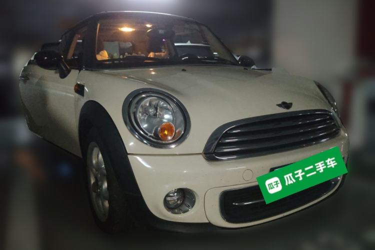 Used MINI 2013 1.6L ONE Limited Edition First Version Front Right 45 Deg