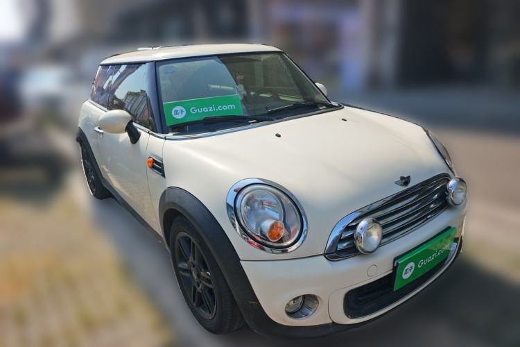 Used MINI 2013 1.6L ONE Limited Edition First Version Front Right 45 Deg