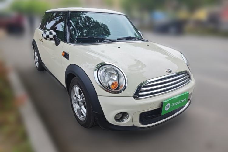 Used MINI 2013 1.6L ONE Limited Edition First Version Front Right 45 Deg
