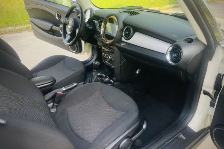 Used MINI 2013 1.6L ONE Limited Edition Third Version Interior 5