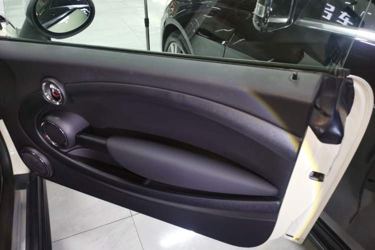 Used MINI 2013 1.6L ONE Limited Edition Third Version Right Front Door Interior
