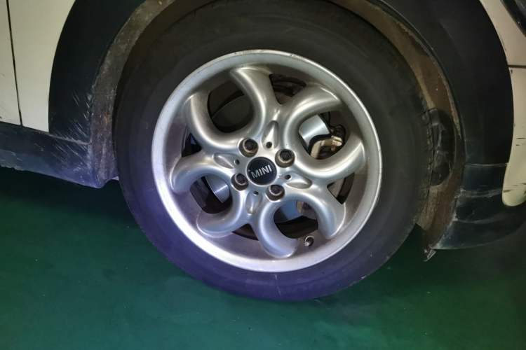 Used MINI 2013 1.6L ONE Limited Edition First Version Right Front Wheel Hub