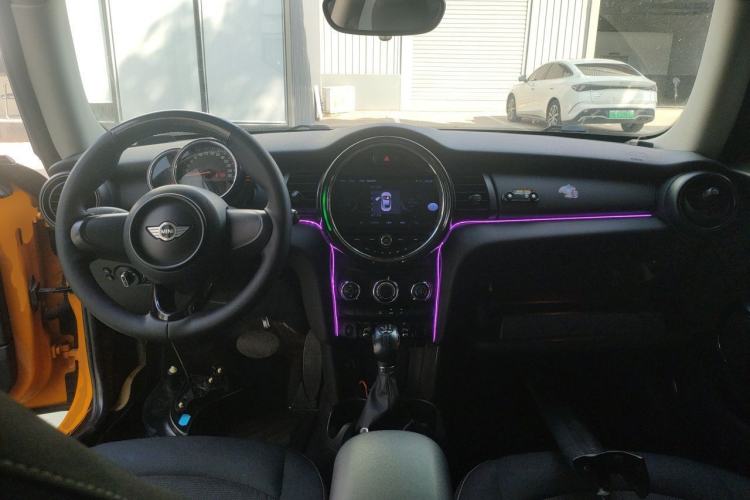 Used MINI 2014 1.2T ONE Center Console
