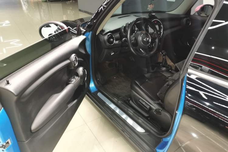 Used MINI 2014 1.2T ONE+ Driver Seat