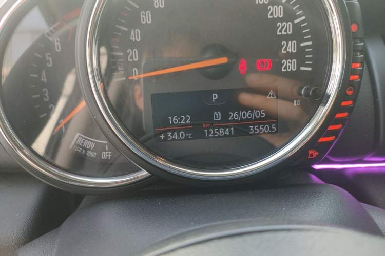 Used MINI 2014 1.2T ONE Odometer Close Up