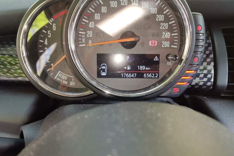 Used MINI 2014 2.0T COOPER S Excitement Odometer Close Up