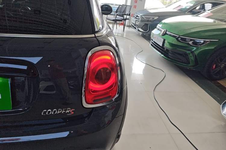 Used MINI 2014 2.0T COOPER S Fun Right Rear Taillight