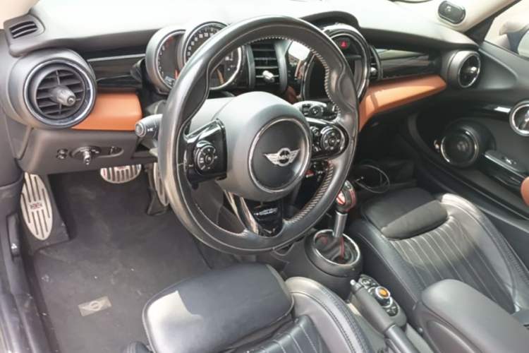 Used MINI 2014 2.0T COOPER S Excitement Center Console
