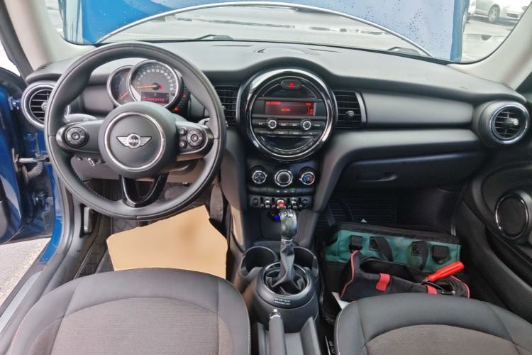 Used MINI 2014 1.2T ONE+ Center Console