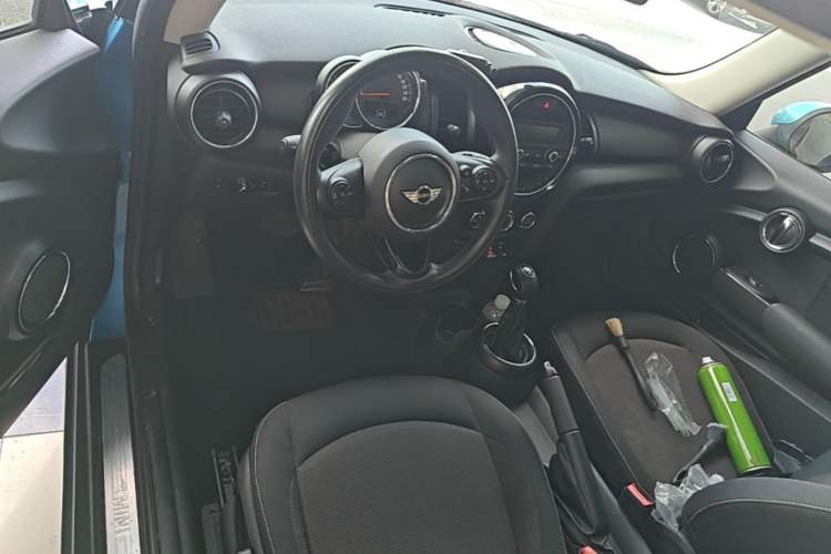 Used MINI 2014 1.2T ONE+ Center Console
