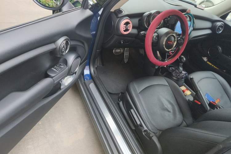 Used MINI 2014 1.2T ONE+ Driver Seat