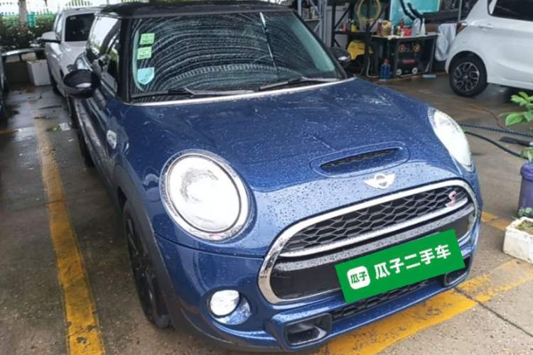 Used MINI 2014 2.0T COOPER S Fun Front Right 45 Deg