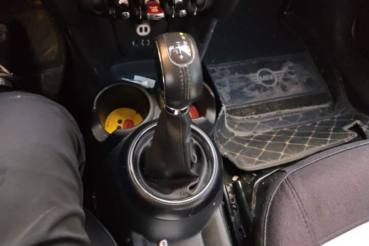 Used MINI 2014 1.2T ONE+ Gear Lever