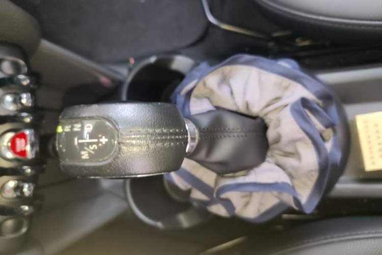 Used MINI 2014 1.2T ONE+ Gear Lever