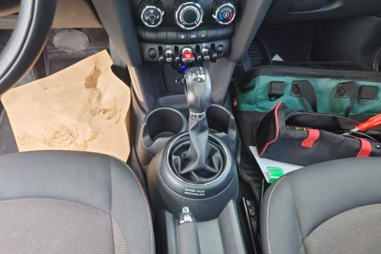 Used MINI 2014 1.2T ONE+ Gear Lever